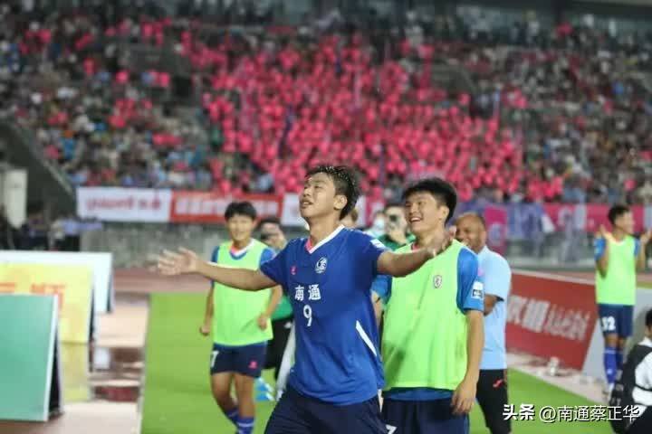 NG体育-包含举重半决赛上演强强对话，川蜀貔貅队大胜粤西灰熊队，战术调整见效；快速转换撕裂防线的词条